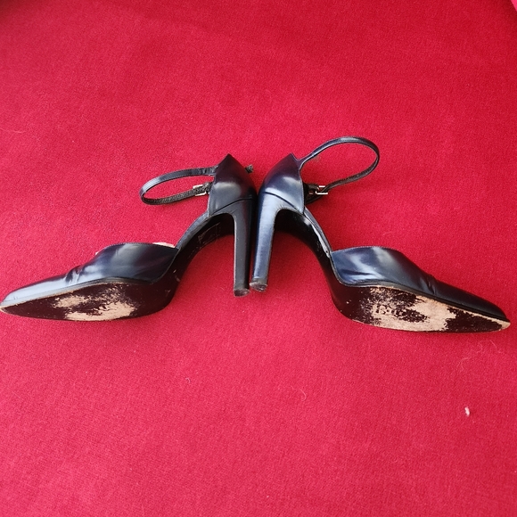 Holt Renfrew Collection Dark Navy Heels - Picture 2 of 3